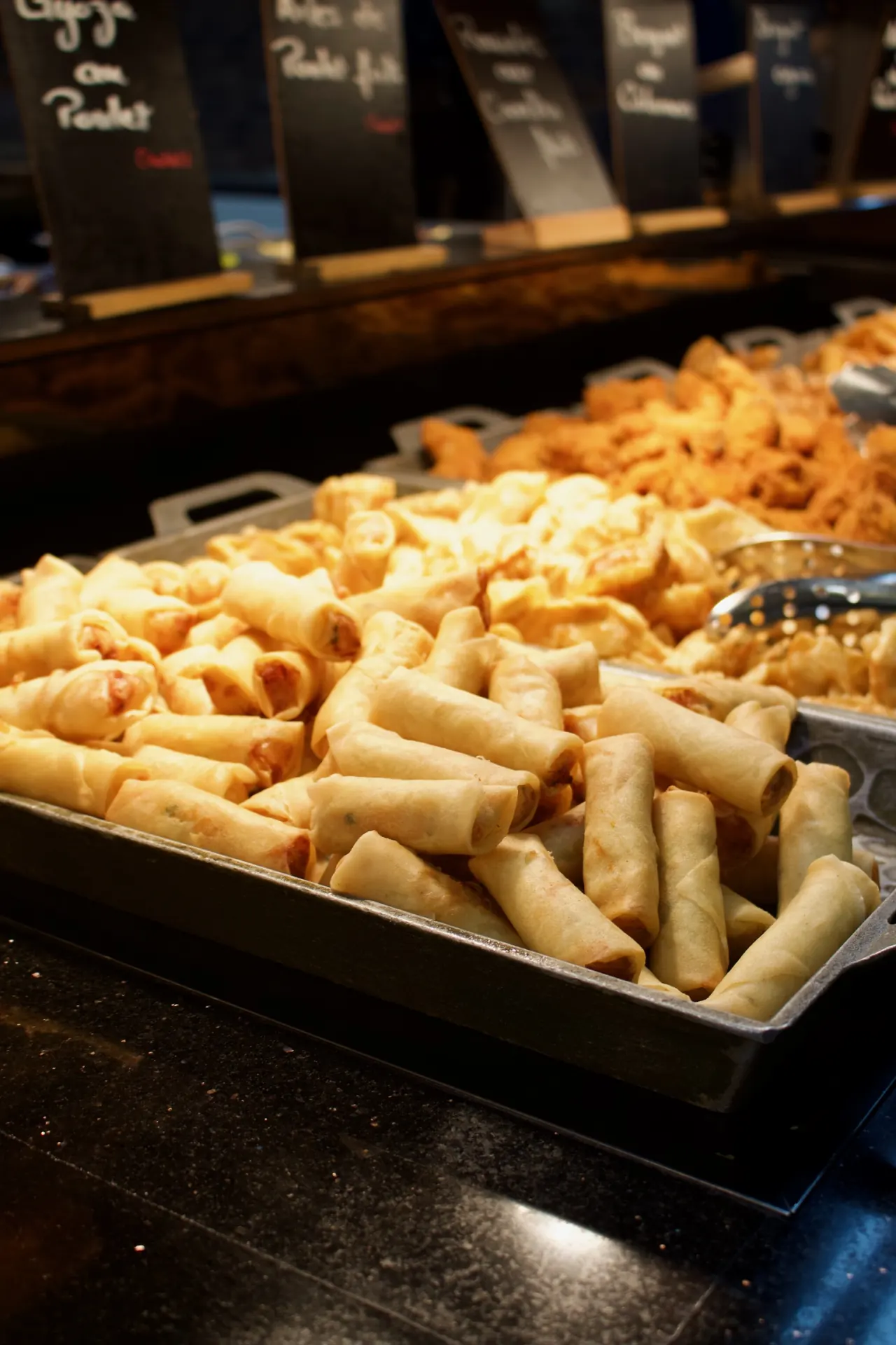 Nems dorés servis au buffet de Toulouse